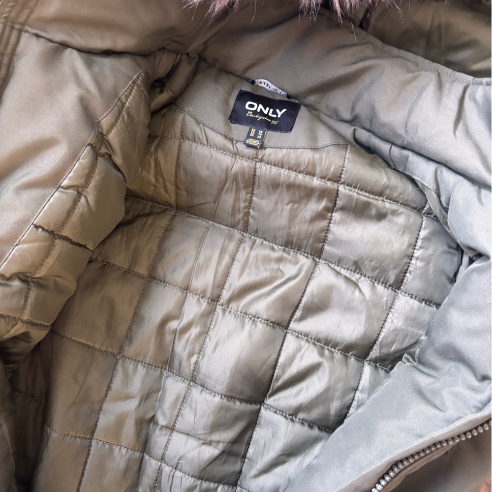 Point Zero fur coat - Picture 6 of 8